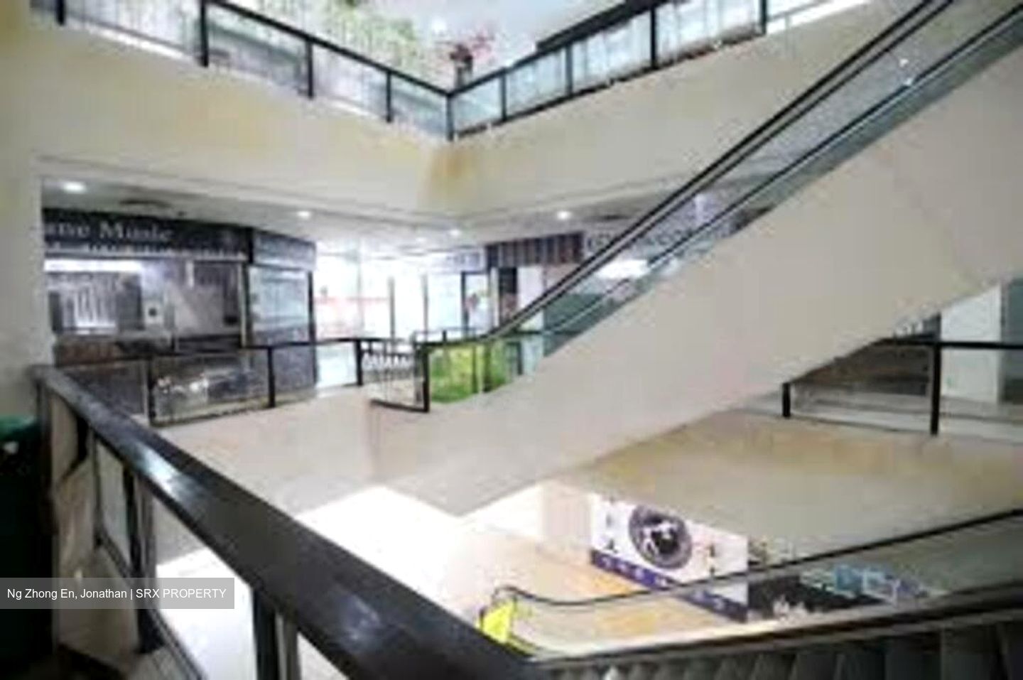 Upper Serangoon Shopping Centre (D19), Retail #497902921